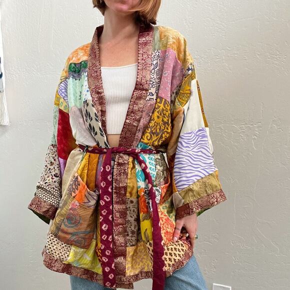 Vintage 1970's 100% Silk Tapestry Boho Kimono Cardi Robe - Picture 1 of 9